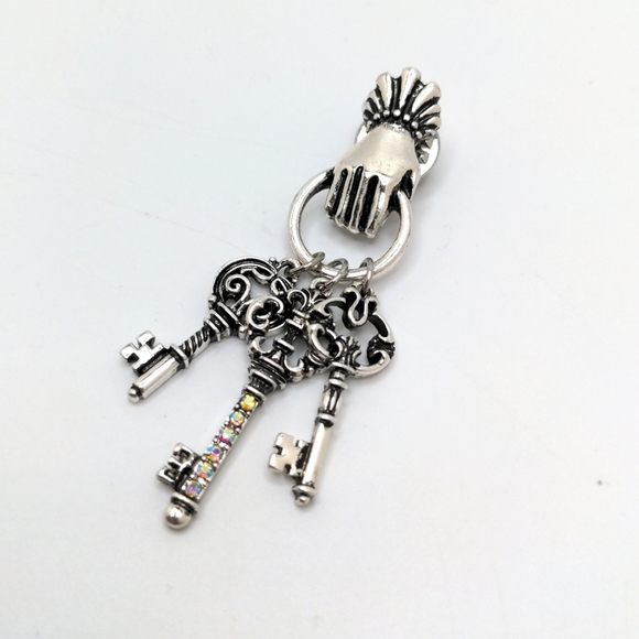 Jewelry - Victorian Revival Hand Brooch With Keys